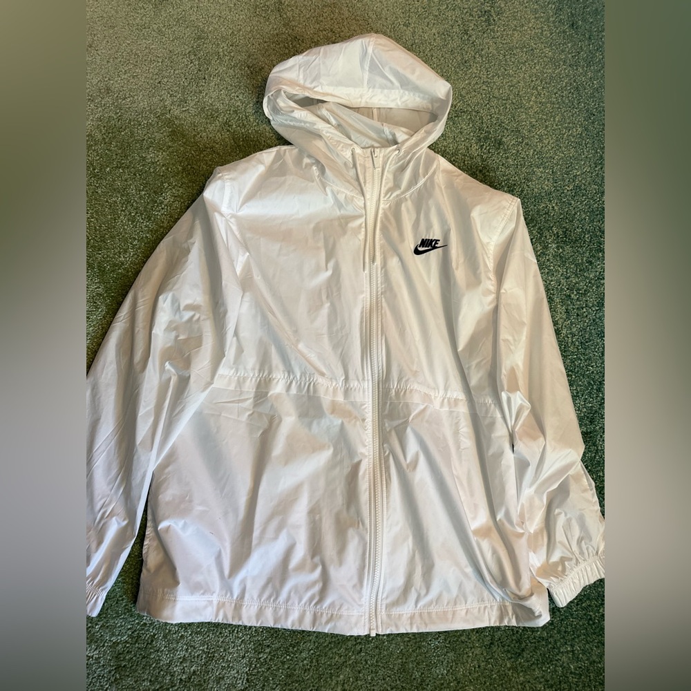 Women's Nike Sportswear Essential Repel Hooded Rain Jacket - Size L